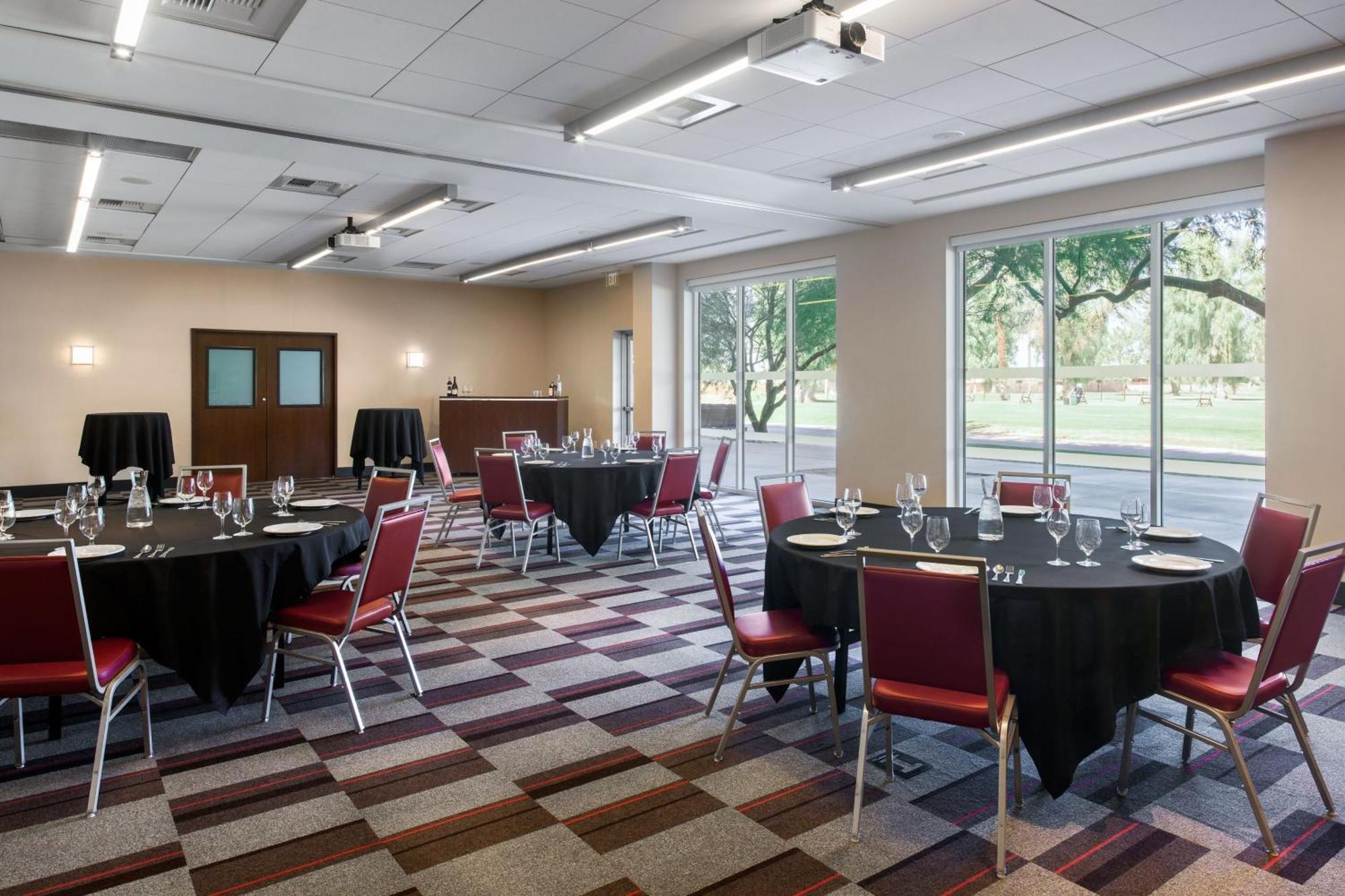 Four Points By Sheraton At Phoenix Mesa Gateway Airport Exterior photo