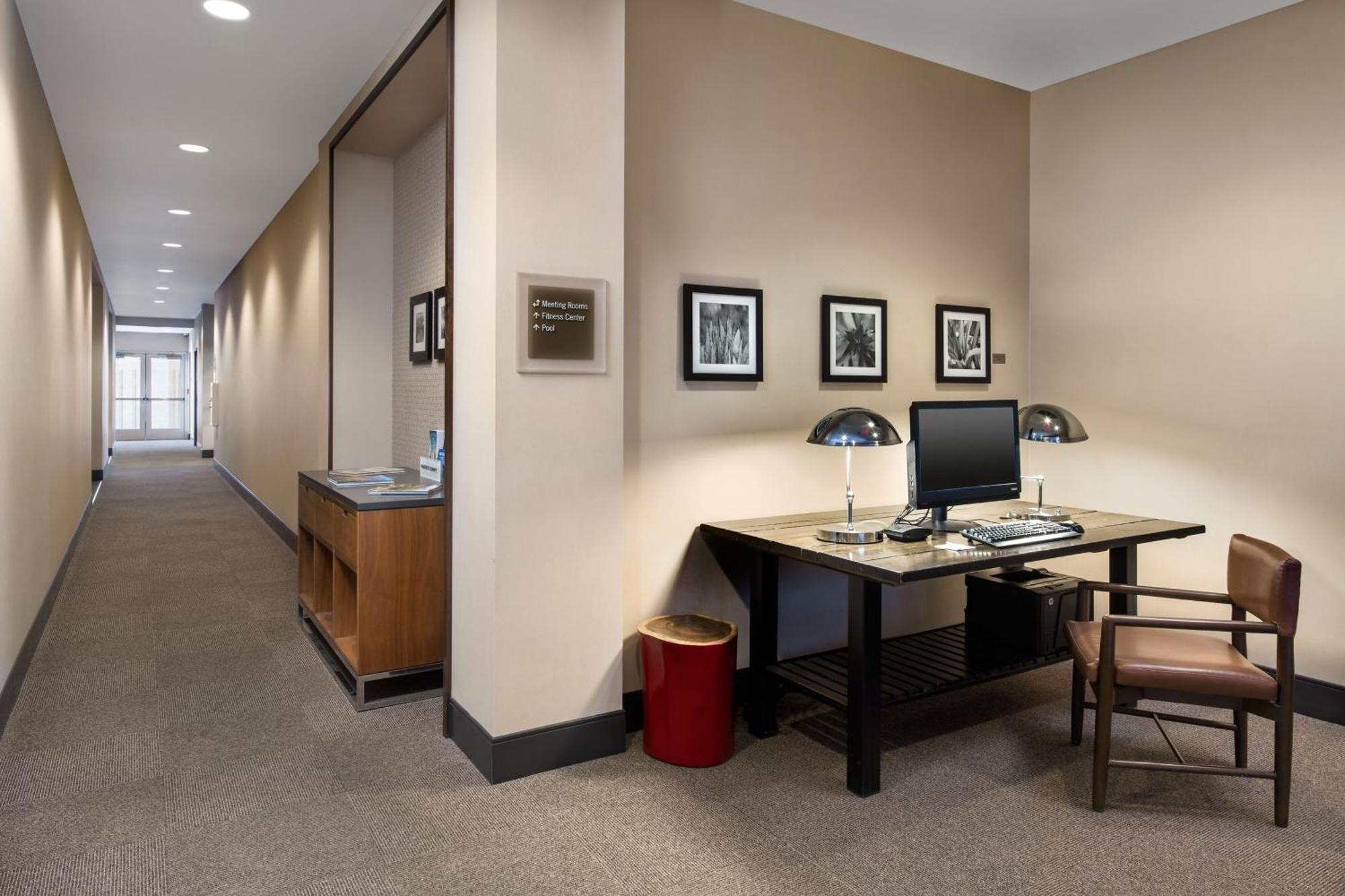 Four Points By Sheraton At Phoenix Mesa Gateway Airport Exterior photo