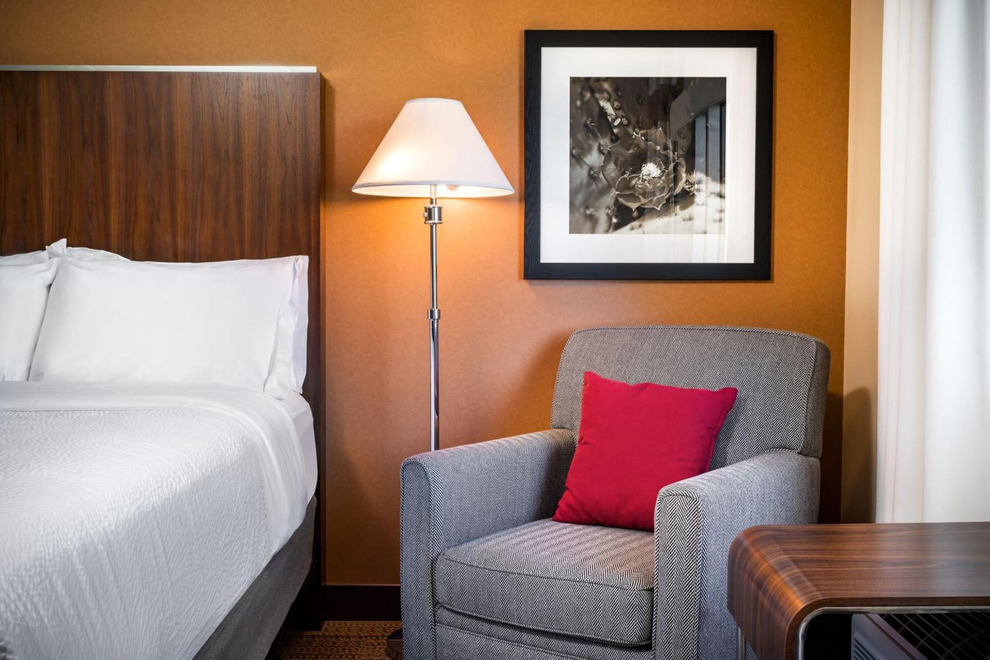 Four Points By Sheraton At Phoenix Mesa Gateway Airport Exterior photo