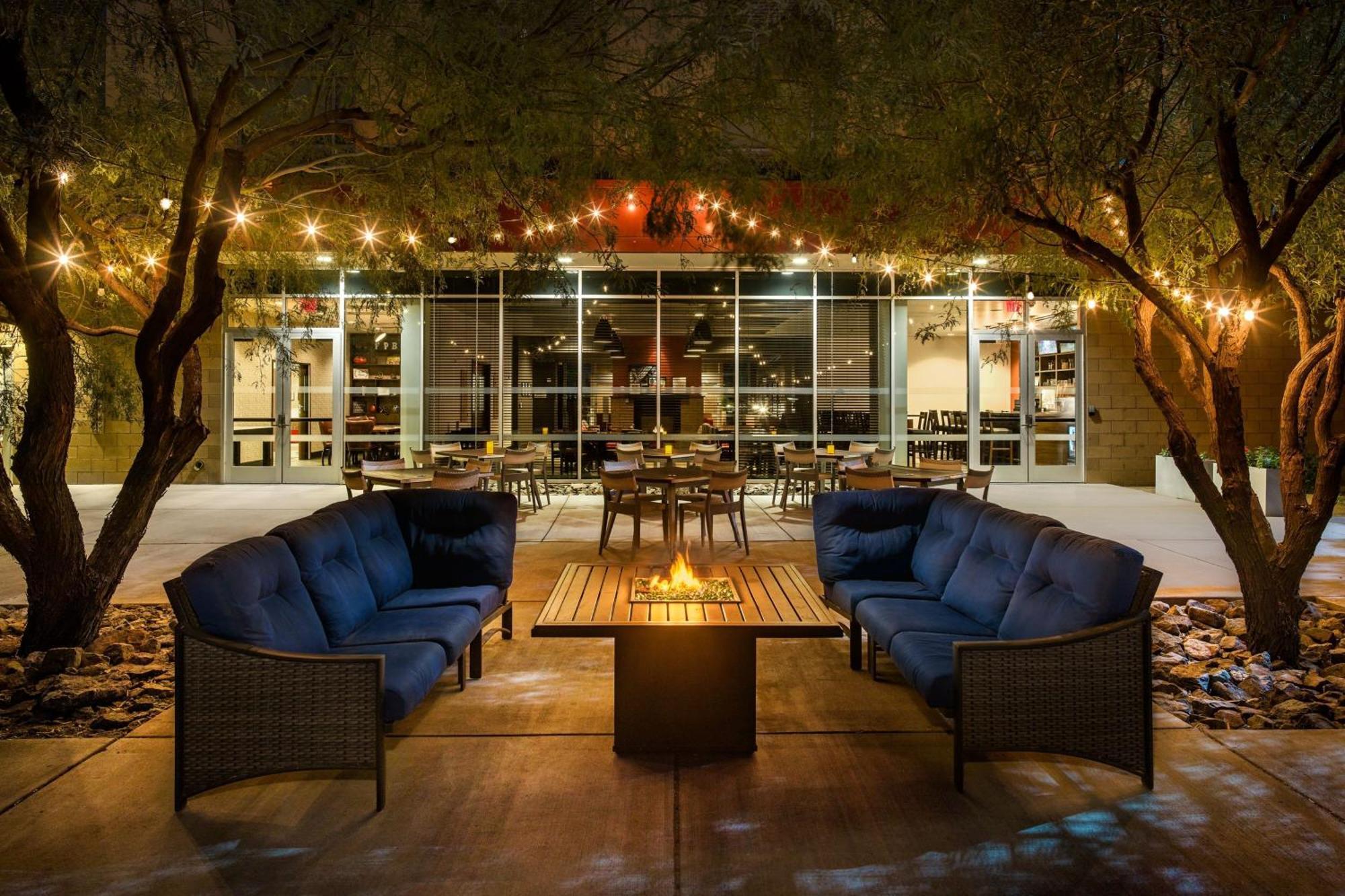 Four Points By Sheraton At Phoenix Mesa Gateway Airport Exterior photo