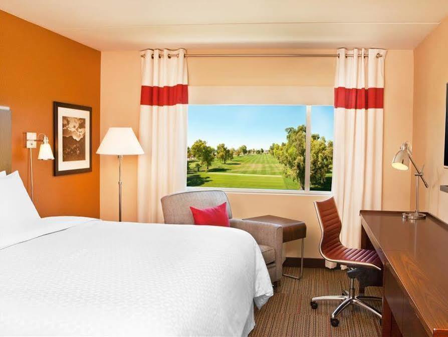 Four Points By Sheraton At Phoenix Mesa Gateway Airport Exterior photo